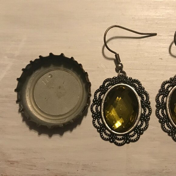 Romantic vintage look, green yellow earrings, regency, victorian, Austen vtg - Picture 4 of 4